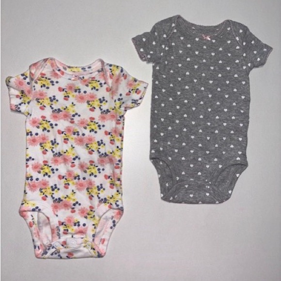 Set of 6 Baby Onesies in Various Colors - Picture 5 of 9